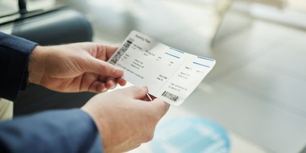 Ne jetez plus vos billets d'avion : ils peuvent vous porter malheur ! 