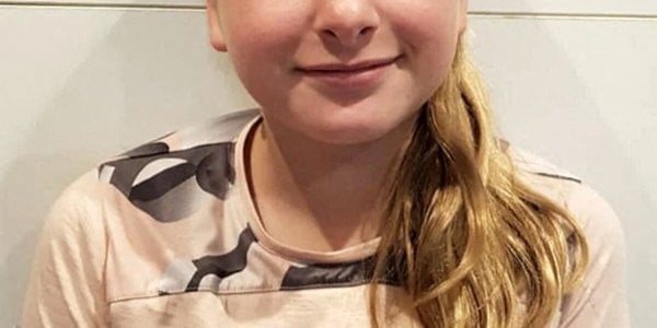 "Elle a arrêté de respirer toute seule” : Deux ans après la mort de Lola, 12 ans, sa mère et son frère témoignent 