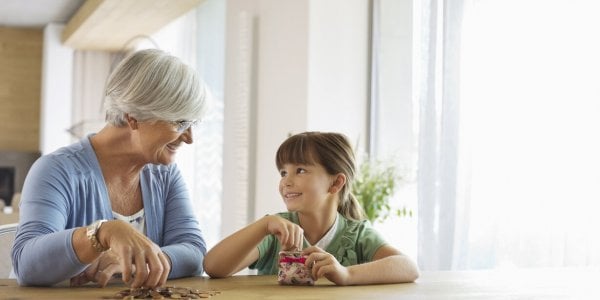  Voici la somme que les retraités donnent par mois pour aider leur famille