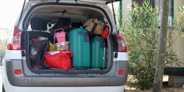 Coffre de voiture bondé : dans quels cas risque-t-on une amende ? 