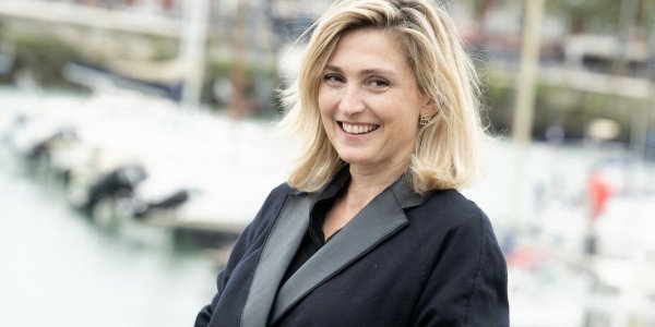 Julie Gayet : tous les hommes de sa vie 