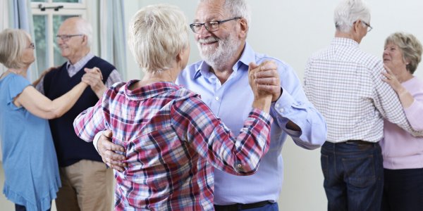 Les thés dansants, le site de rencontre des seniors : “On s’est rencontré il y a 20 ans et on y est tombé amoureux”