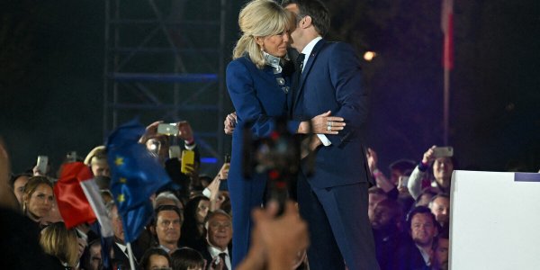 Baiser à l'Elysée : les plus belles photos du couple Macron