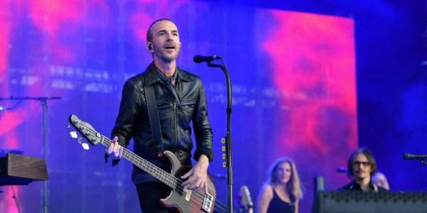 Vidéo - Calogero chante avec ses enfants pour Noël