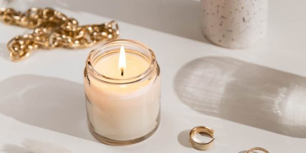 Le petit cadeau féminin à glisser sous le sapin : les bougies bijou My Jolie Candle.