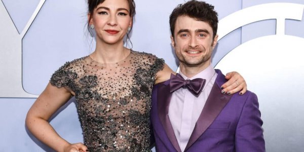 Daniel Radcliffe : la star d’Harry Potter dans un costard étonnant aux côtés de sa belle aux Tony Awards 2024