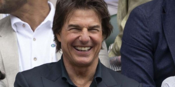 Tom Cruise se réfugie dans les bras d’une célèbre ministre française : gros câlin après la grosse récompense