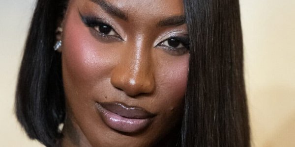 « J’espère qu’elle va être brillante » : Aya Nakamura, critiquée parce que « trop black », Arielle Dombasle prend sa défense