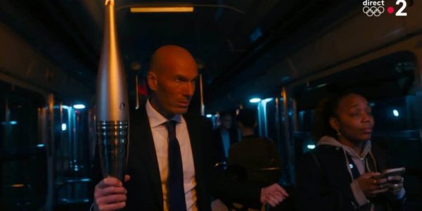Zinedine Zidane dans le métro : les internautes crient au scandale