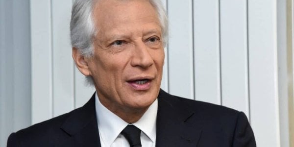 "Arrêtez-vous là !", vif échange entre les deux anciens Premiers ministres Elisabeth Borne et Dominique de Villepin dans "Quelle époque"