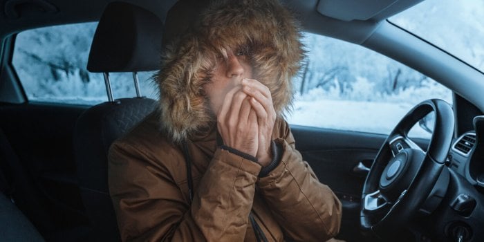 Une lourde amende pour les automobilistes qui portent une doudoune au volant