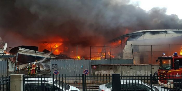 Photos : cet impressionnant incendie qui a enfum&eacute; le nord de Paris 