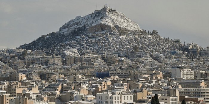 Ath&egrave;nes recouvert de neige : les plus belles photos de ce ph&eacute;nom&egrave;ne exceptionnel