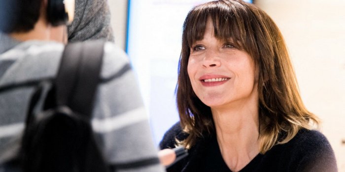 Sophie Marceau sensationnelle &agrave; 56 ans : la star cr&eacute;e la cohue au Festival du livre de Paris