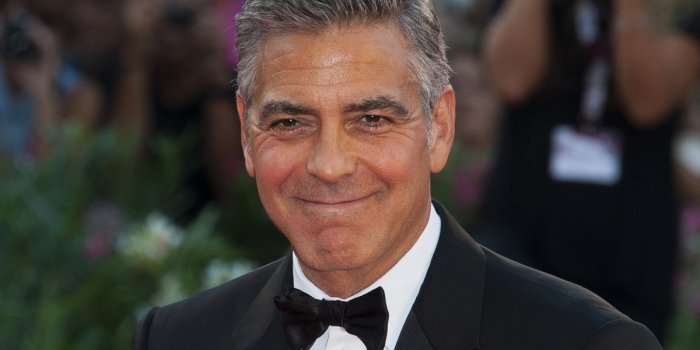 George Clooney toujours aussi canon &agrave; 61 ans : &agrave; quoi ressemble-t-il aujourd'hui ?