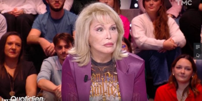 Cash, Amanda Lear balance à cette chroniqueuse de « Quotidien » qu’elle est « moche » : « C’est terrible, je regrette ! »