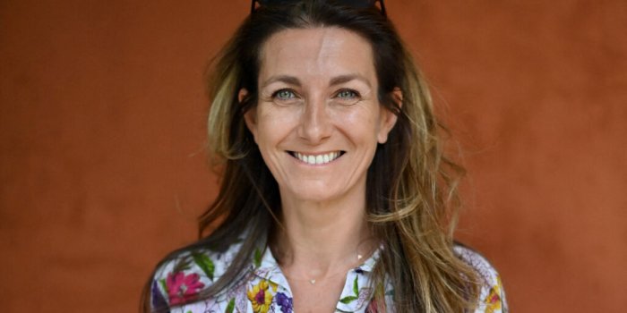 Anne-Claire Coudray, 47 ans : « Je regrette de ne pas avoir commencé plus tôt », la star du JT révèle son « antidote » pour rester jeune