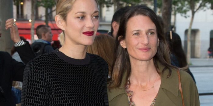 Camille Cottin : avec Marion Cotillard, « on forme une espèce de famille »