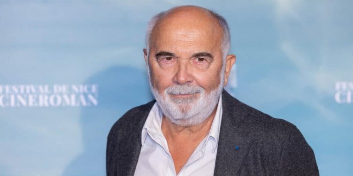 Gérard Jugnot : l’étrange raison pour laquelle ses fans l’abordent dans la rue depuis la mort de Michel Blanc